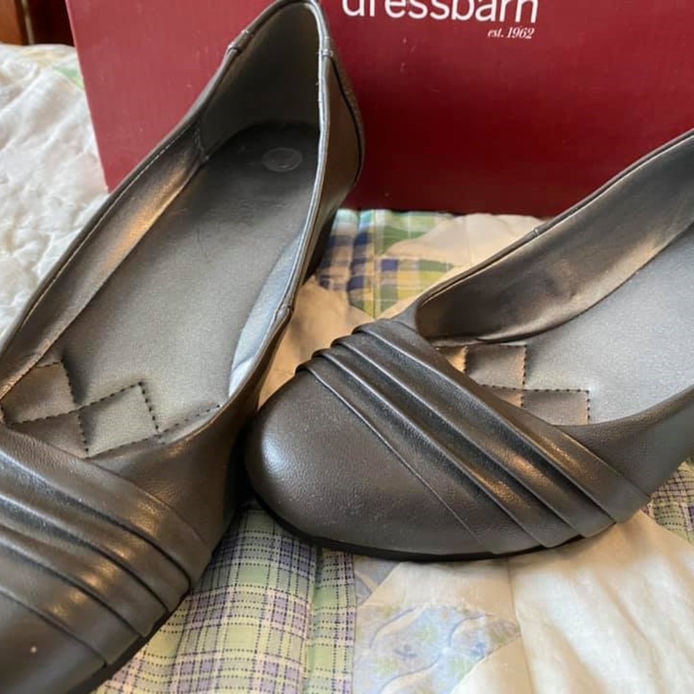 Womens dress shoes Size 8